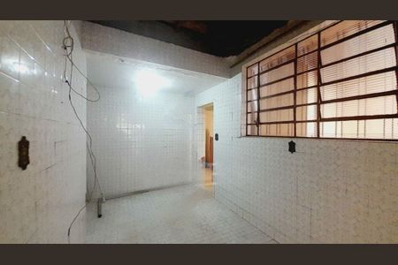 Casa à venda com 3 quartos, 220m² em Vila Inglesa, São Paulo
