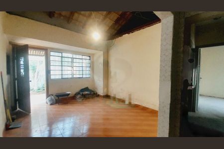 Casa à venda com 3 quartos, 220m² em Vila Inglesa, São Paulo