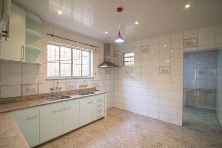 Casa para alugar com 320m², 3 quartos e 2 vagas Casa para alugar com 320m², 3 quartos e 2 vagasCOZINHA