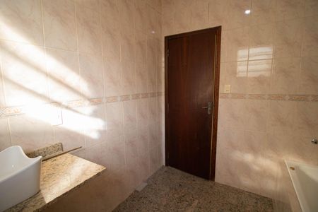 Casa para alugar com 320m², 3 quartos e 2 vagas Casa para alugar com 320m², 3 quartos e 2 vagasBANHEIRO DOS QUARTOS