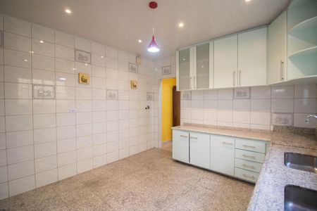 Casa para alugar com 320m², 3 quartos e 2 vagas Casa para alugar com 320m², 3 quartos e 2 vagasCOZINHA