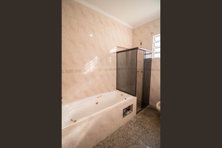 Casa para alugar com 320m², 3 quartos e 2 vagas Casa para alugar com 320m², 3 quartos e 2 vagasBANHEIRO DOS QUARTOS