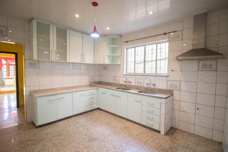 Casa para alugar com 320m², 3 quartos e 2 vagas Casa para alugar com 320m², 3 quartos e 2 vagasCOZINHA