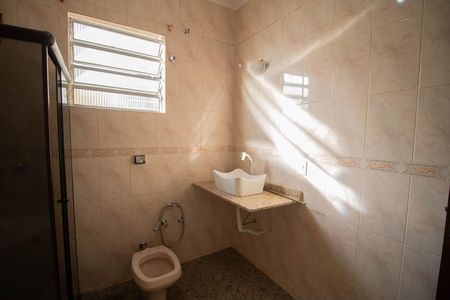 Casa para alugar com 320m², 3 quartos e 2 vagas Casa para alugar com 320m², 3 quartos e 2 vagasBANHEIRO DOS QUARTOS