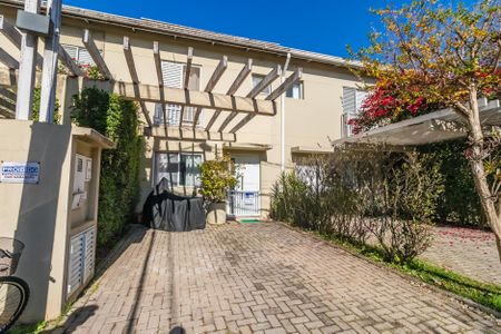 Casa de condomínio à venda com 120m², 4 quartos e 2 vagas Casa de condomínio à venda com 120m², 4 quartos e 2 vagasFachada