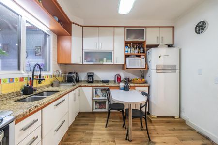 Casa de condomínio à venda com 120m², 4 quartos e 2 vagas Casa de condomínio à venda com 120m², 4 quartos e 2 vagasCozinha