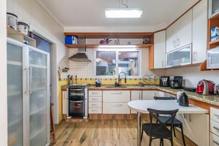 Casa de condomínio à venda com 120m², 4 quartos e 2 vagas Casa de condomínio à venda com 120m², 4 quartos e 2 vagasCozinha