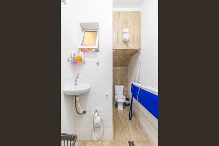 Casa de condomínio à venda com 120m², 4 quartos e 2 vagas Casa de condomínio à venda com 120m², 4 quartos e 2 vagasBanheiro Acessível Térreo
