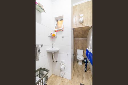 Casa de condomínio à venda com 120m², 4 quartos e 2 vagas Casa de condomínio à venda com 120m², 4 quartos e 2 vagasBanheiro Acessível Térreo