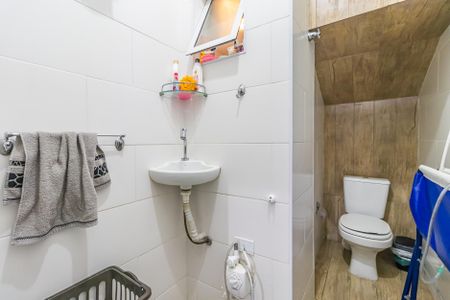 Casa de condomínio à venda com 120m², 4 quartos e 2 vagas Casa de condomínio à venda com 120m², 4 quartos e 2 vagasBanheiro Acessível Térreo