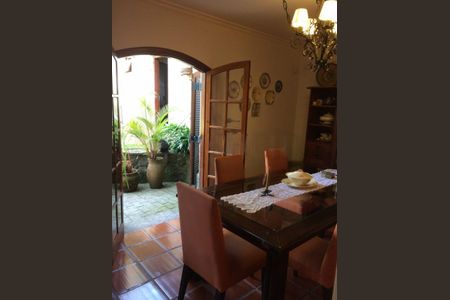 Casa à venda com 3 quartos, 400m² em Parque Guarapiranga, São Paulo