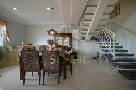 Casa à venda com 240m², 4 quartos e 3 vagas