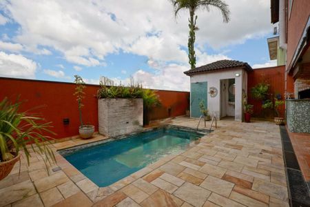 Casa à venda com 240m², 4 quartos e 3 vagas