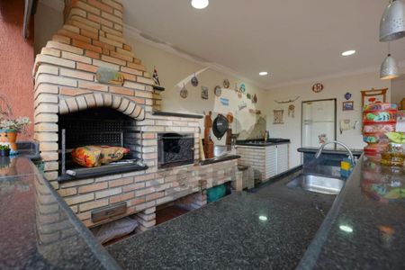 Casa à venda com 240m², 4 quartos e 3 vagas