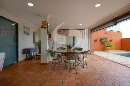 Casa à venda com 240m², 4 quartos e 3 vagas