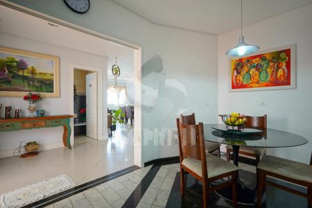 Casa à venda com 240m², 4 quartos e 3 vagas