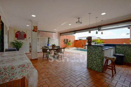 Casa à venda com 4 quartos, 240m² em Interlagos, São Paulo