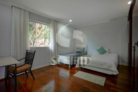 Casa à venda com 240m², 4 quartos e 3 vagas