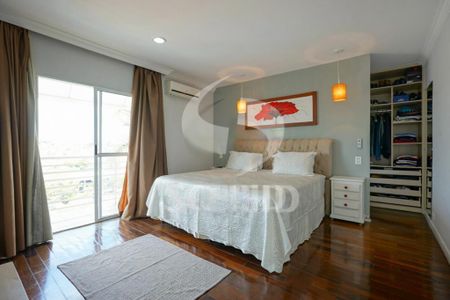 Casa à venda com 240m², 4 quartos e 3 vagas