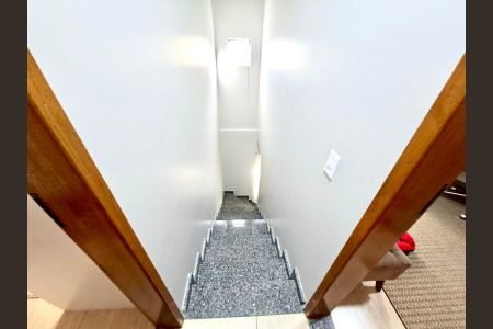 Casa à venda com 80m², 2 quartos e 3 vagasEscada 