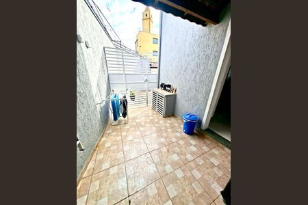 Casa à venda com 80m², 2 quartos e 3 vagasQuintal 