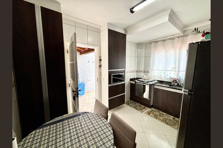 Casa à venda com 80m², 2 quartos e 3 vagasCozinha - Armários