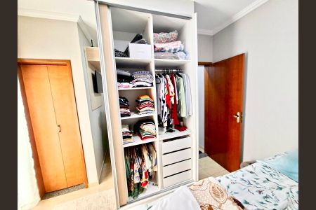 Casa à venda com 80m², 2 quartos e 3 vagasQuarto 