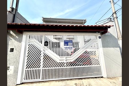 Casa à venda com 80m², 2 quartos e 3 vagasFachada 