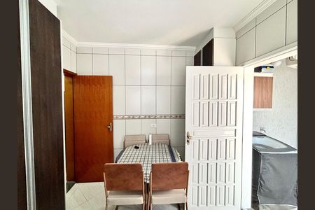 Casa à venda com 80m², 2 quartos e 3 vagasCozinha - Armários