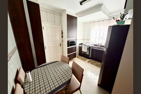 Casa à venda com 80m², 2 quartos e 3 vagasCozinha - Armários