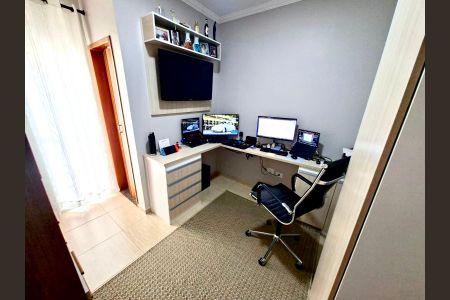 Casa à venda com 80m², 2 quartos e 3 vagasEscritório 