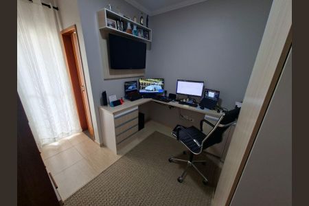 Casa à venda com 80m², 2 quartos e 3 vagasEscritório 