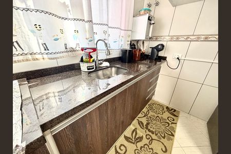 Casa à venda com 80m², 2 quartos e 3 vagasCozinha - Armários