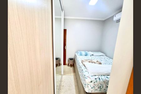 Casa à venda com 80m², 2 quartos e 3 vagasQuarto 