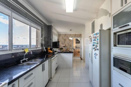 Apartamento à venda com 4 quartos, 246m² em Vila Sofia, São Paulo