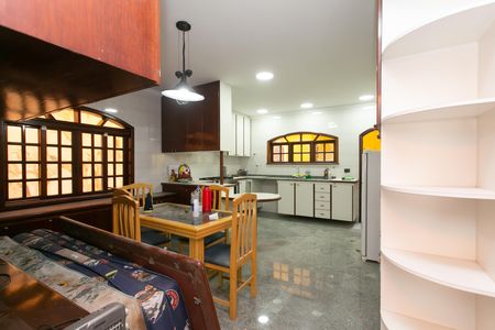 Casa para alugar com 248m², 3 quartos e 6 vagas Casa para alugar com 248m², 3 quartos e 6 vagasCozinha