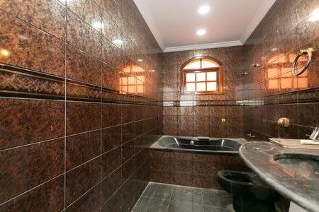 Casa para alugar com 248m², 3 quartos e 6 vagas Casa para alugar com 248m², 3 quartos e 6 vagasBanheiro da Suíte