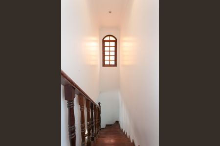 Casa para alugar com 248m², 3 quartos e 6 vagas Casa para alugar com 248m², 3 quartos e 6 vagasEscada