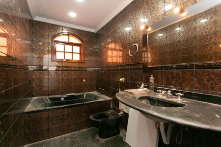 Casa para alugar com 248m², 3 quartos e 6 vagas Casa para alugar com 248m², 3 quartos e 6 vagasBanheiro da Suíte