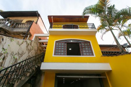Casa para alugar com 248m², 3 quartos e 6 vagas Casa para alugar com 248m², 3 quartos e 6 vagasFachada