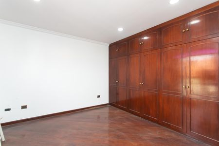 Casa para alugar com 248m², 3 quartos e 6 vagas Casa para alugar com 248m², 3 quartos e 6 vagasSuíte