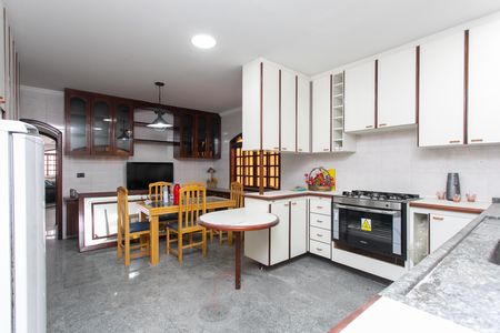 Casa para alugar com 248m², 3 quartos e 6 vagas Casa para alugar com 248m², 3 quartos e 6 vagasCozinha