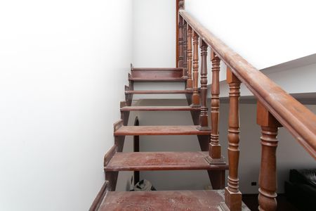 Escada  de casa para alugar com 3 quartos, 248m² em Jardim Nossa Senhora do Carmo, São Paulo