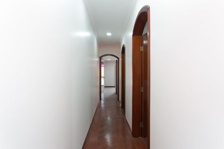 Casa para alugar com 248m², 3 quartos e 6 vagas Casa para alugar com 248m², 3 quartos e 6 vagasCorredor