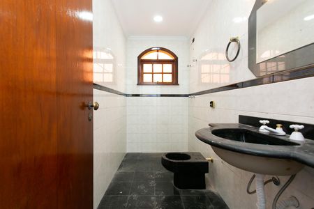 Casa para alugar com 248m², 3 quartos e 6 vagas Casa para alugar com 248m², 3 quartos e 6 vagasBanheiro 2