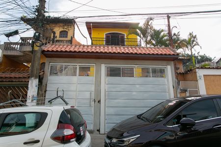 Casa para alugar com 248m², 3 quartos e 6 vagas Casa para alugar com 248m², 3 quartos e 6 vagasFachada