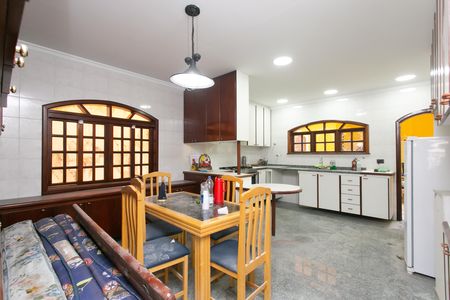 Casa para alugar com 248m², 3 quartos e 6 vagas Casa para alugar com 248m², 3 quartos e 6 vagasCozinha