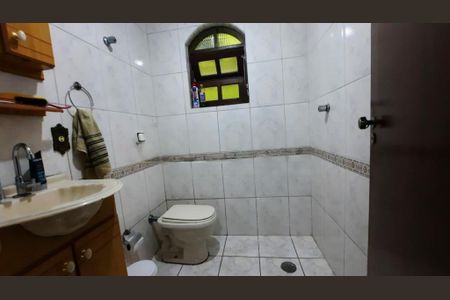 Casa à venda com 3 quartos, 250m² em Balneário São Francisco, Diadema