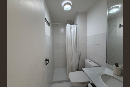 Apartamento à venda com 60m², 2 quartos e 1 vaga Apartamento à venda com 60m², 2 quartos e 1 vagaBanheiro da suíte 1 que é canadense com a sala
