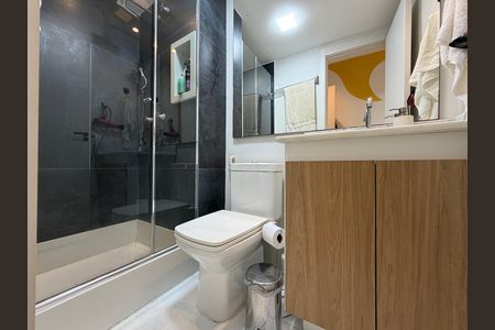 Apartamento à venda com 60m², 2 quartos e 1 vaga Apartamento à venda com 60m², 2 quartos e 1 vagaBanheiro da suíte 2